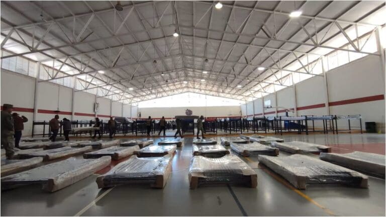 Video: Construyen en tiempo récord un centro de atención a migrantes deportados en Tijuana, Baja California