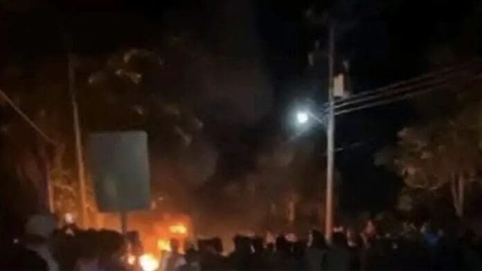 Linchan y queman a hombre que mató a una mujer con un machete en Tekit, Yucatán