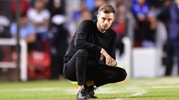 Martín Anselmi no podría dirigir al Porto porque su contrato con Cruz Azul sigue vigente