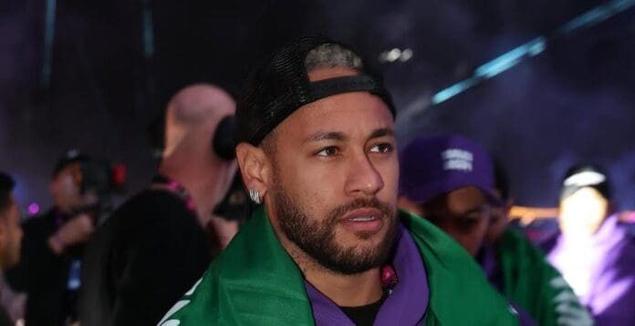 Deja Neymar la liga de Arabia Saudita y vuelve al Santos de Brasil, club del que surgió. Los aficionados están felices.