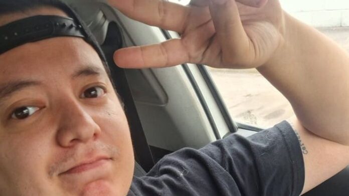 Rechazan que sujeto cuide a unos perros por llevar playera de Adrián Marcelo