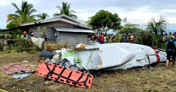 Video: Avioneta contratada por Ejército de EU cae en Filipinas; hay cuatro muertos