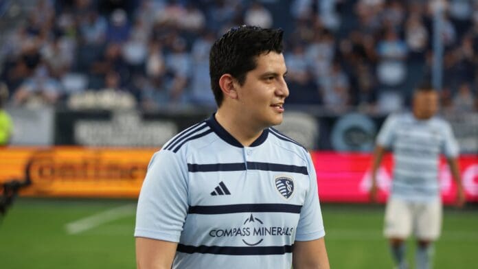 Muere periodista mexicano Adán Manzano, durante cobertura del Super Bowl en Nueva Orleans