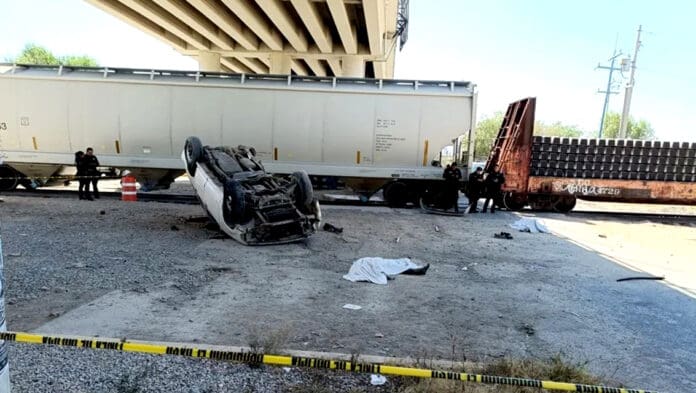 Tren arrolla a camioneta en Hidalgo; reportan dos muertes y una menor herida
