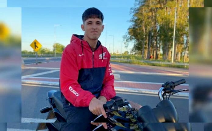 Futbolista de 20 años se descompensa y fallece durante partido en Argentina