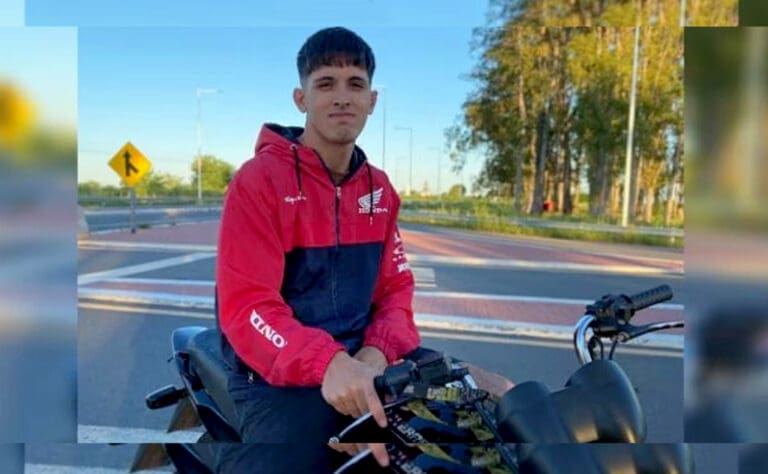 Futbolista de 20 años se descompensa y fallece durante partido en Argentina