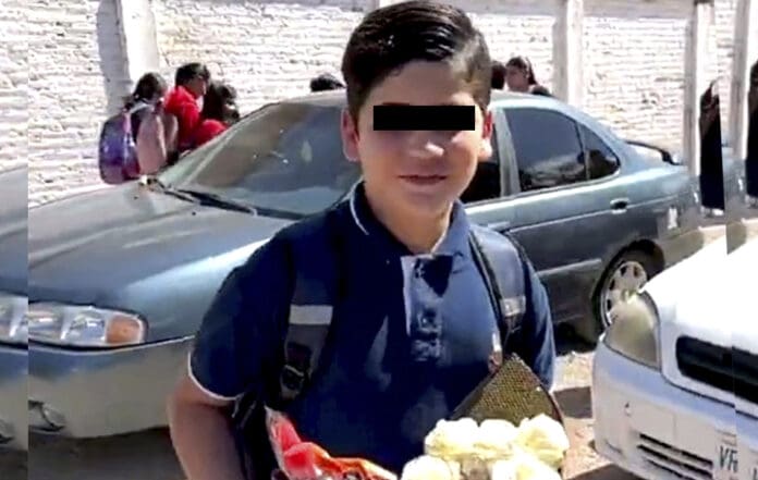 Maestra rechaza flores y obsequios a niño enamoradizo en Culiacán