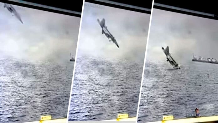 Avión militar se estrella en la bahía de San Diego, California