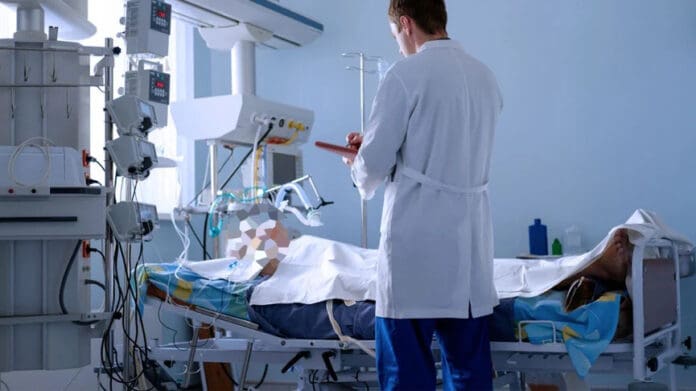 Declaran con muerte cerebral a futbolista tras recibir un rodillazo en España