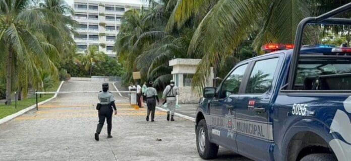 Intentan ejecutar a un ambulante cerca del hotel Oasis en la Zona Hotelera de Cancún, a la altura del kilómetro 16.