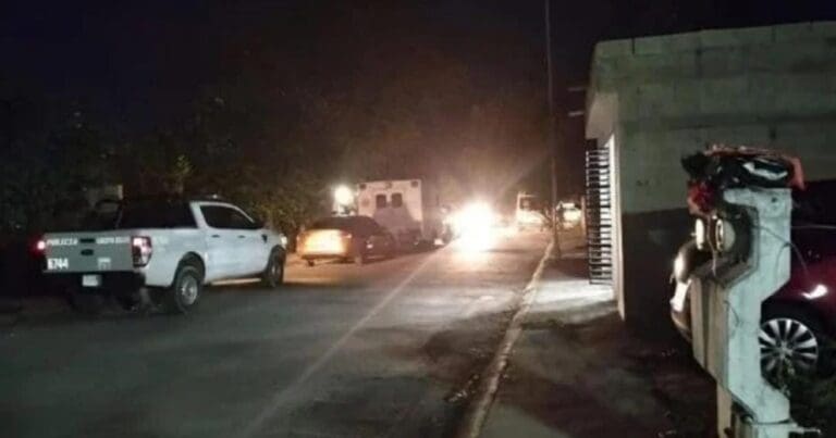 Acusan a una mujer de matar a golpes a su niño de ocho años en Yucatán. Ella y su pareja, otra mujer, fueron detenidas.