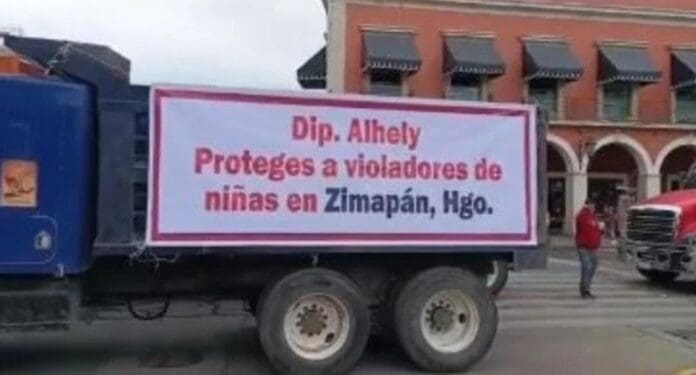 Ciudadanos bloquean calles de Pachuca, Hidalgo en protesta por caso de abuso contra dos menores, Un morenista, el acusado.