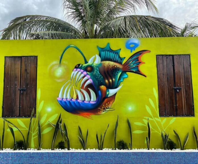 Artista urbano cozumeleño inmortaliza pez abisal, en asombrosa coincidencia