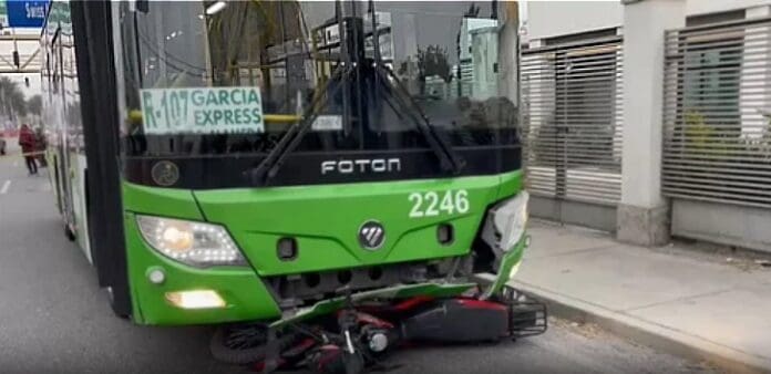 Video: Hombre muere atropellado tras discusión con chofer de camión en Monterrey