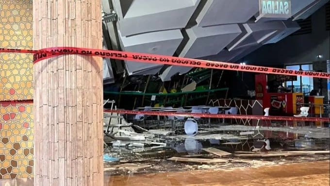Video: Se desploma techo de un centro comercial y deja tres muertos y 78 heridos en Perú
