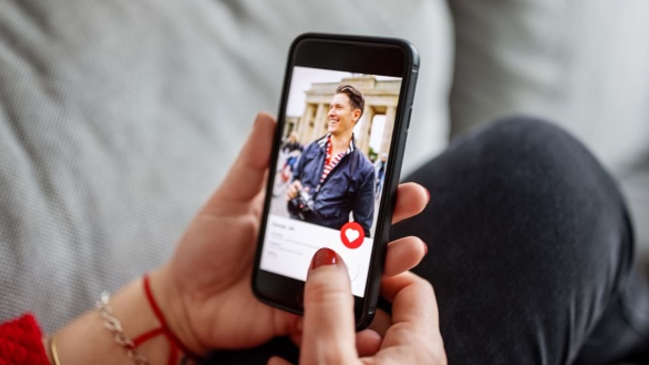 Mujer es detenida en México por usar apps de citas para drogar y robar a hombres en Estados Unidos