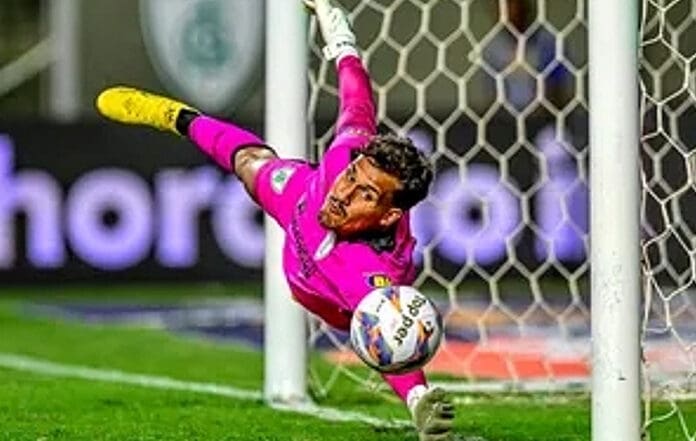 Video: Amenazan de muerte a portero en Brasil por atajar un penal al Cruzeiro