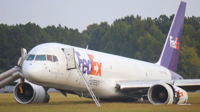 Video: Avión de FedEx se incendia en pleno vuelo y aterriza de emergencia en Nueva York