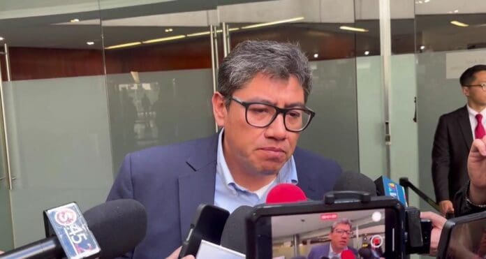 Saúl Monreal amaga con dejar Morena si se le impide ser candidato a la gubernatura de Zacatecas. Ignora a la presidenta.