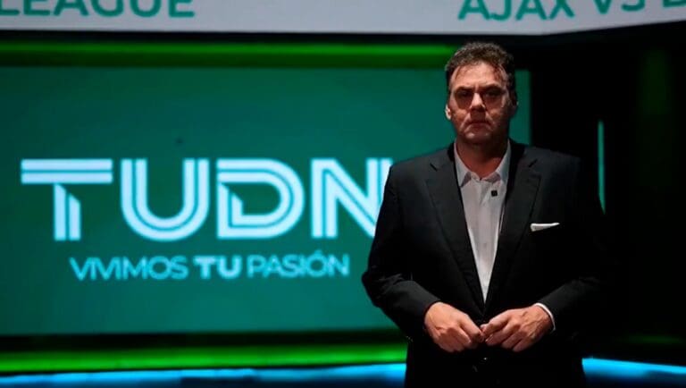 Video: Agreden a David Faitelson en el Estadio Akron tras el Chivas - América