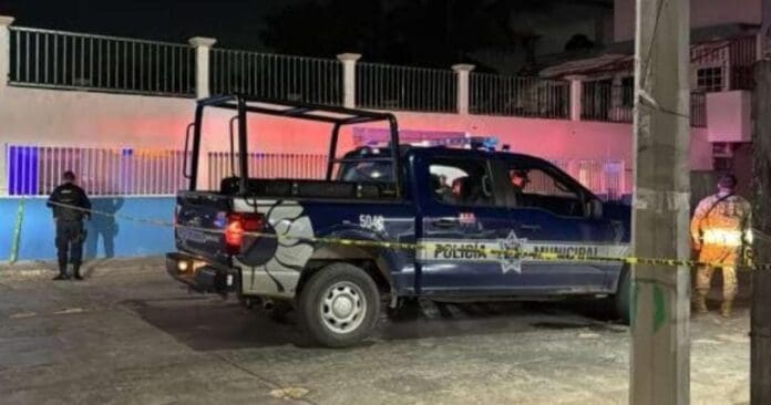 Más violencia; asesinan a una persona durante un ataque armado en un bar en Cancún. Alguien más quedó lesionado.