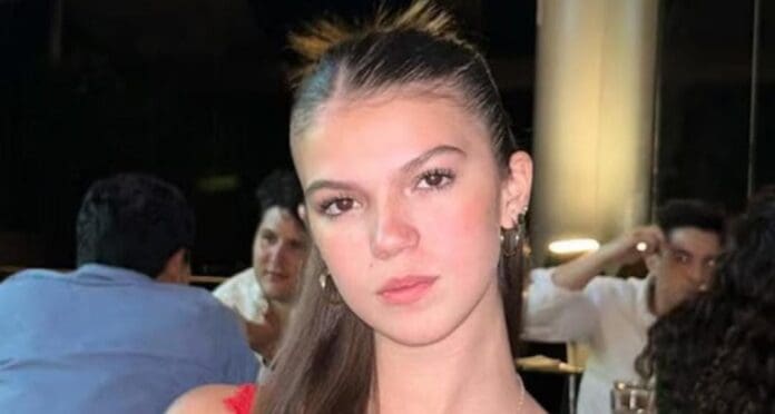 Detienen a dos de los amigos de la joven Valentina Gilabert por presuntamente ayudar a planear el ataque en su contra.