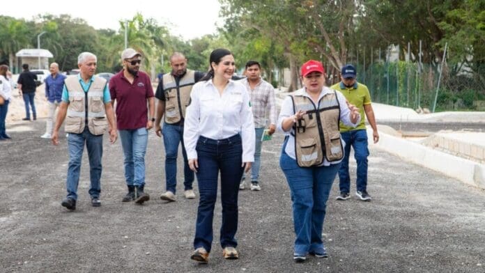 Con la pavimentación de la avenida Mayapan, Estefanía Mercado cumple a los habitantes de Tumben Chilam en Playa del Carmen