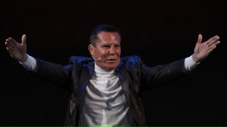 Video: Julio César Chávez se declara fanático de Chivas