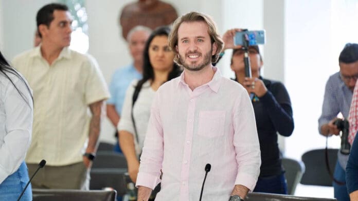 Fernando Muñoz refrenda su compromiso de colaborar con la Profepa por un trato digno hacia los delfines