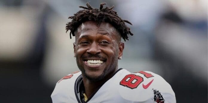 El polémico Antonio Brown, exjugador de la NFL, es el primer artista confirmado del Fyre Festival 2 de Isla Mujeres.