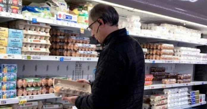 Tanto Canadá, Unión Europea e Inglaterra impondrán nuevos cobros en respuesta a aranceles de Estados Unidos.