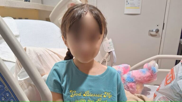 Deportan a niña que necesita operación por cáncer cerebral junto a su familia a México
