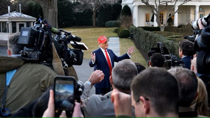 Administración Trump cancela contratos con las agencias AP, Reuters y AFP