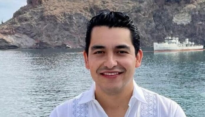 Asaltan en Sinaloa al secretario de Economía y Turismo de Sonora. Por fortuna él y su chifer no fueron lesionados.