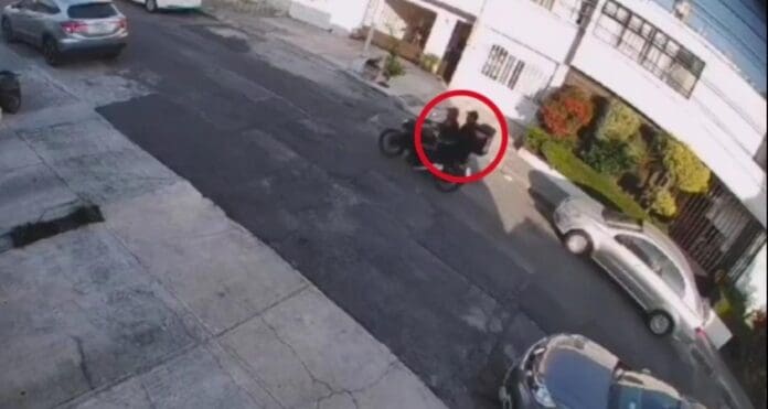 Asesinan en Puebla al abogado de dos alcaldes detenidos acusados de varios delitos. Un supuesto repartidor lo ejecutó.