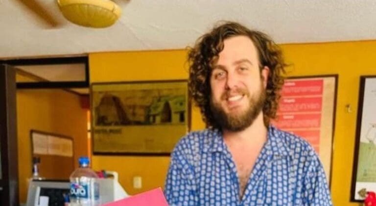 Queda libre el "activista" originario de España que agredió a empleada y destrozó cafetería de Mérida, Yucatán.