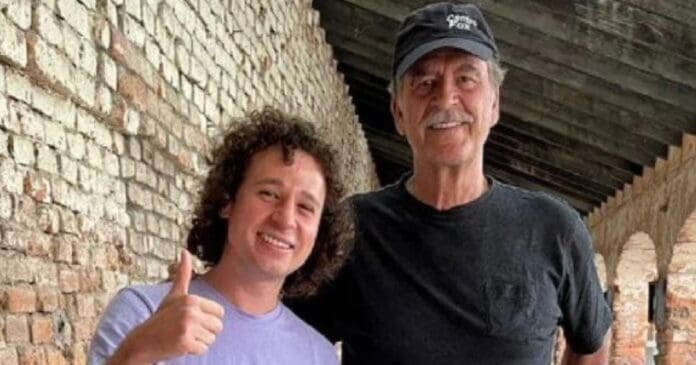 Luisito Comunica critica al gobierno por Teuchitlán; seguidores de la 4T recuerdan sus fotos con Fox y EPN.