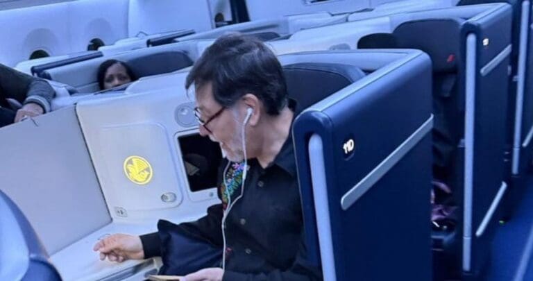 “Yo no vuelo en primera clase”, dice Claudia Sheinbaum sobre viaje de Fernández Noroña