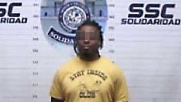 Detienen a un turista oroginario de los Estados Unidos por agredir a un gerente de hotel en Playa del Carmen.