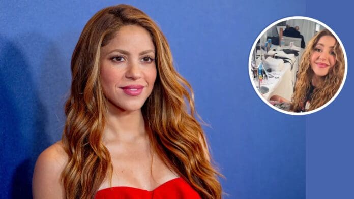 Video: Critican a Shakira por su expresión al recibir regalo de un fan