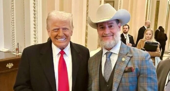 Propone congresista republicano que se permita a Donald Trump usar al Ejército contra los cárteles de México.