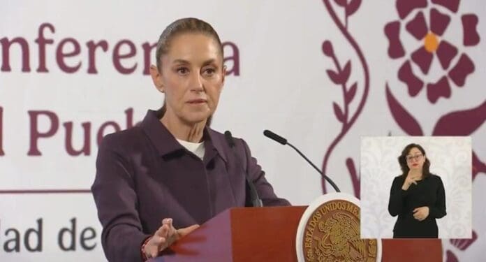 México buscará trato preferencial tras orden de Donald Trump de aranceles a autos importados, dijo Claudia Sheinbaum.