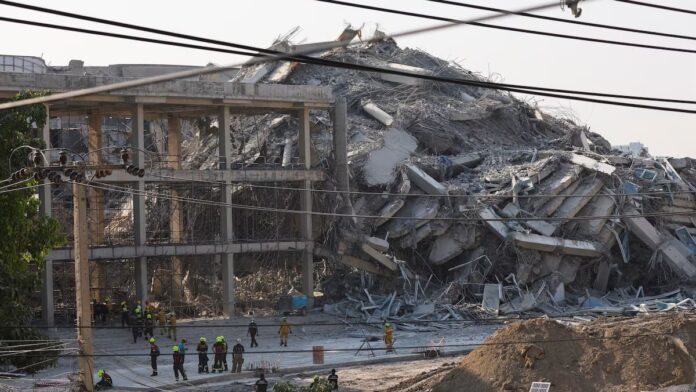 Video: Edificio de 30 pisos se derrumba tras terremoto de magnitud 7.7 en Bangkok