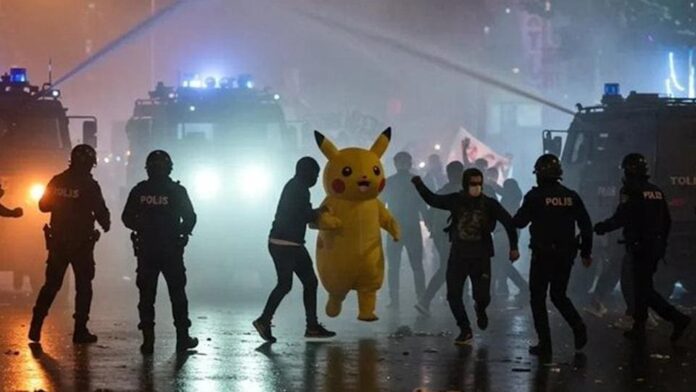 Video: Manifestante disfrazado de Pikachu se une a las protestas contra Erdogan en Turquía