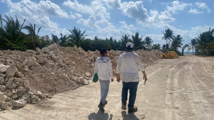 Inspectores de Playa del Carmen supervisan zona de Xcalacoco tras denuncias de relleno de mangle