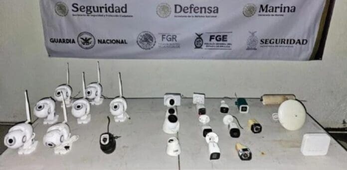 Desinstalan autoridades más de seis mil 500 cámaras colocadas por el narco en calles de varios estados de México.