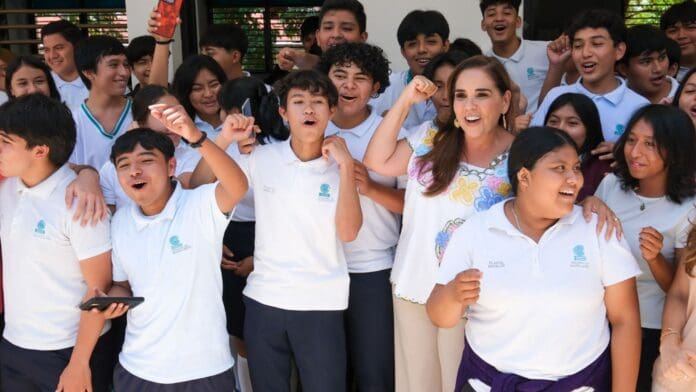 Anuncia Mara Lezama construcción de domo a chavas y chavos del Colegio de Bachilleres de Bacalar