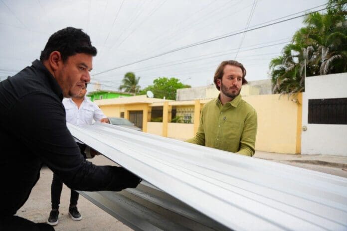 Fernando Muñoz lleva justicia social a vecinas de la Colosio en Playa del Carmen