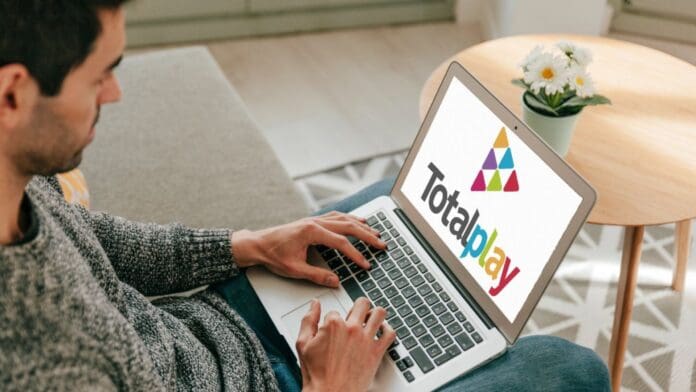 Internautas tunden a Totalplay tras anunciar cobros extra si exceden el consumo de datos