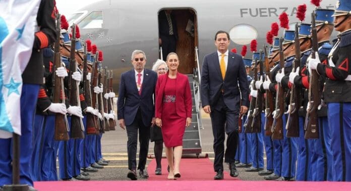 Desde Honduras, Claudia Sheinbaum Pardo propone una Cumbre del Bienestar Económico de América Latina y el Caribe.